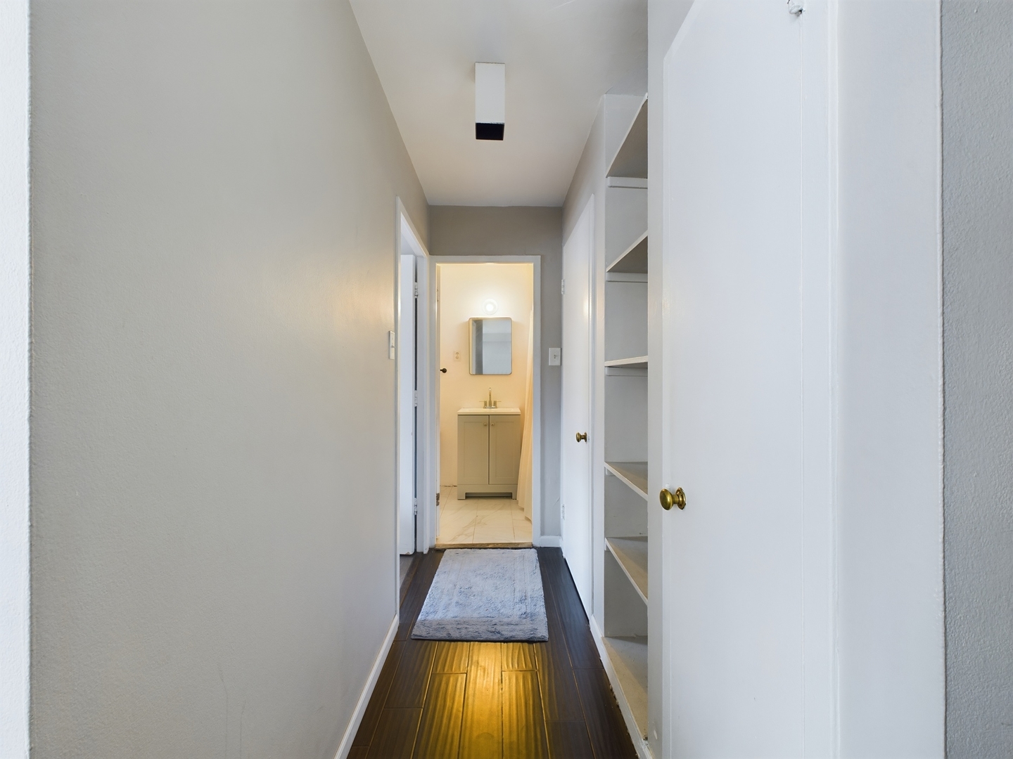 2909 N Sheridan Road Unit: 211