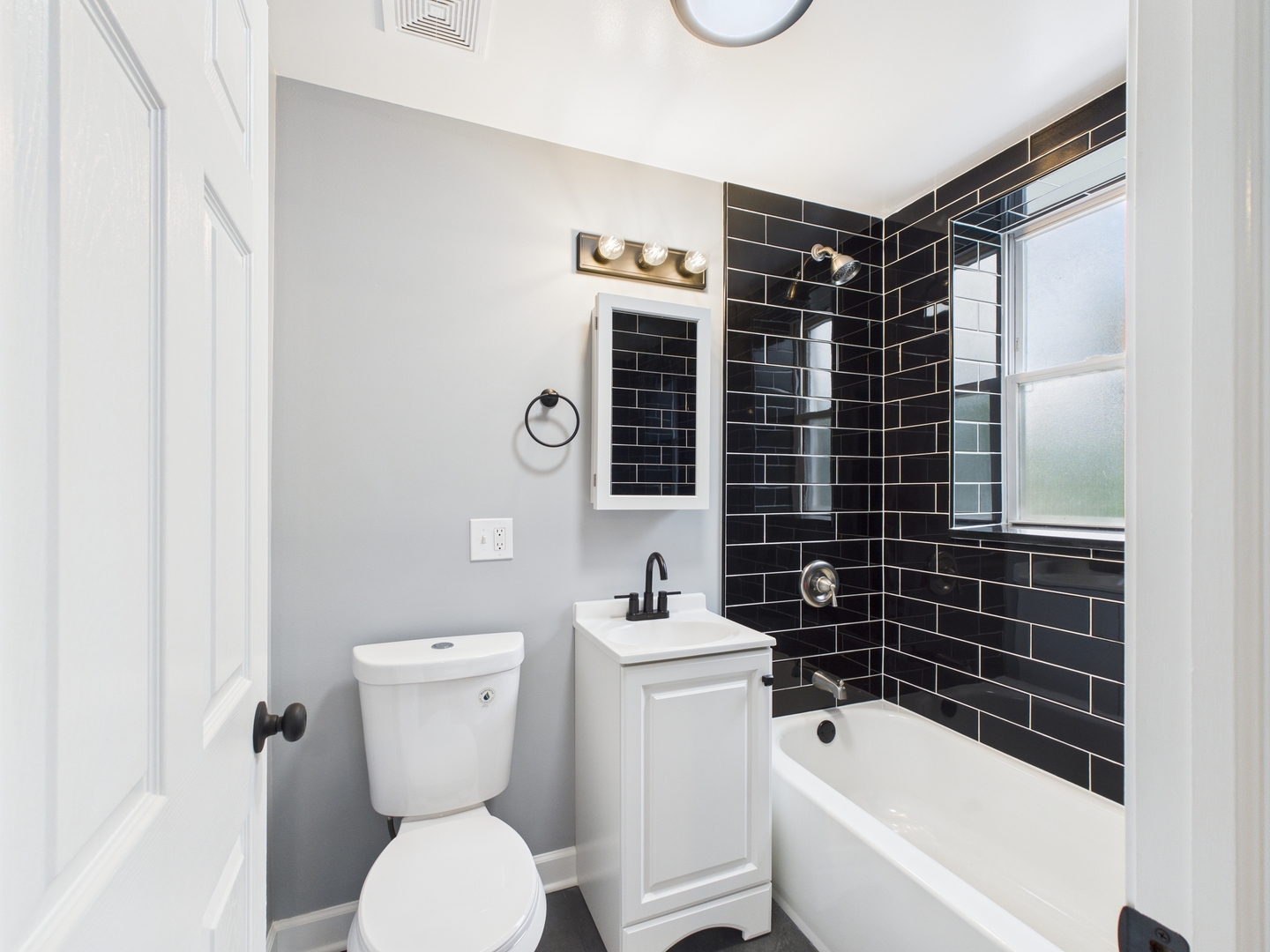 1729 E 67th Street Unit: 2E