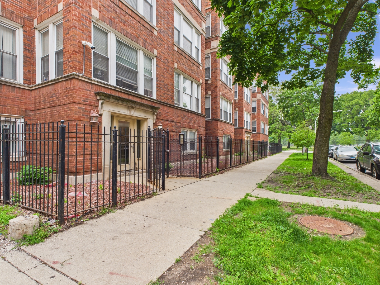 1729 E 67th Street Unit: 2E