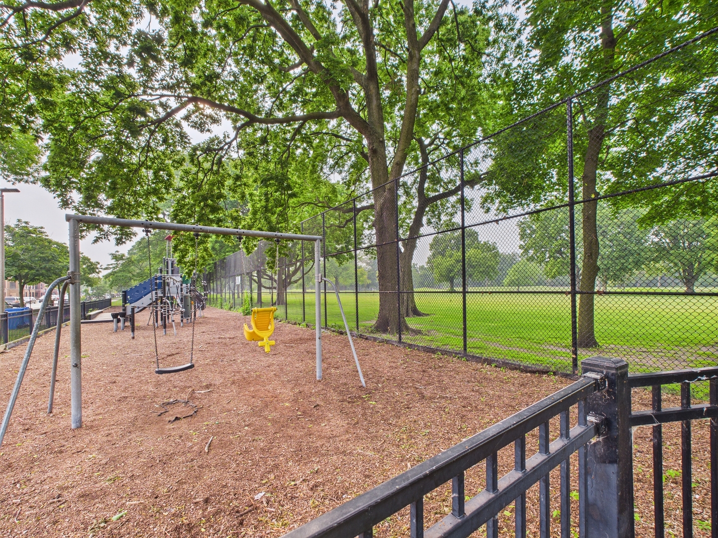 1729 E 67th Street Unit: 2E