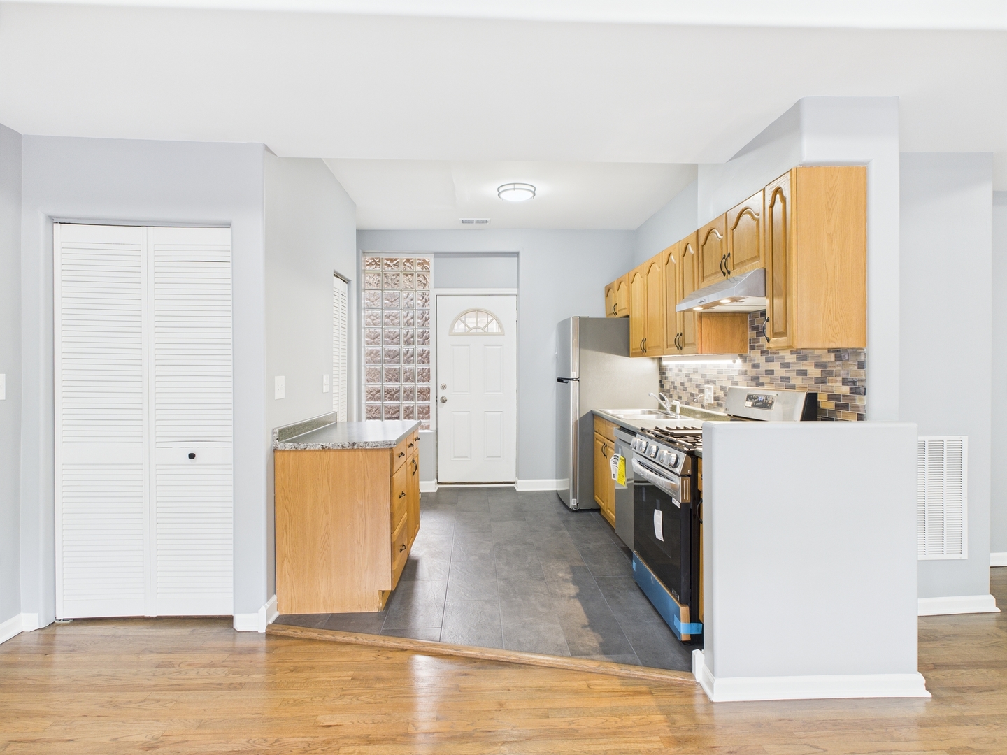 1729 E 67th Street Unit: 2E