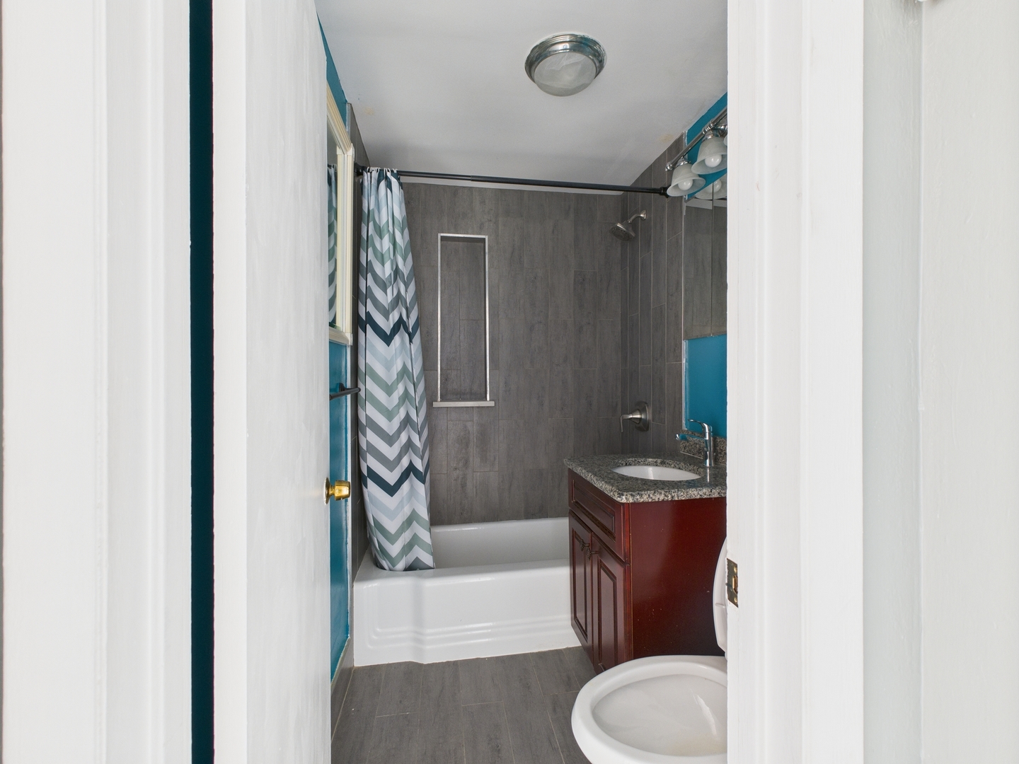 7540 N RIDGE Avenue Unit: 2B