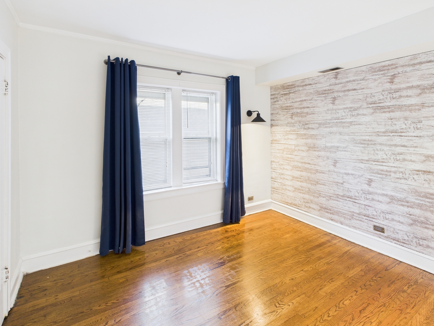 1030 N Austin Boulevard Unit: 2N