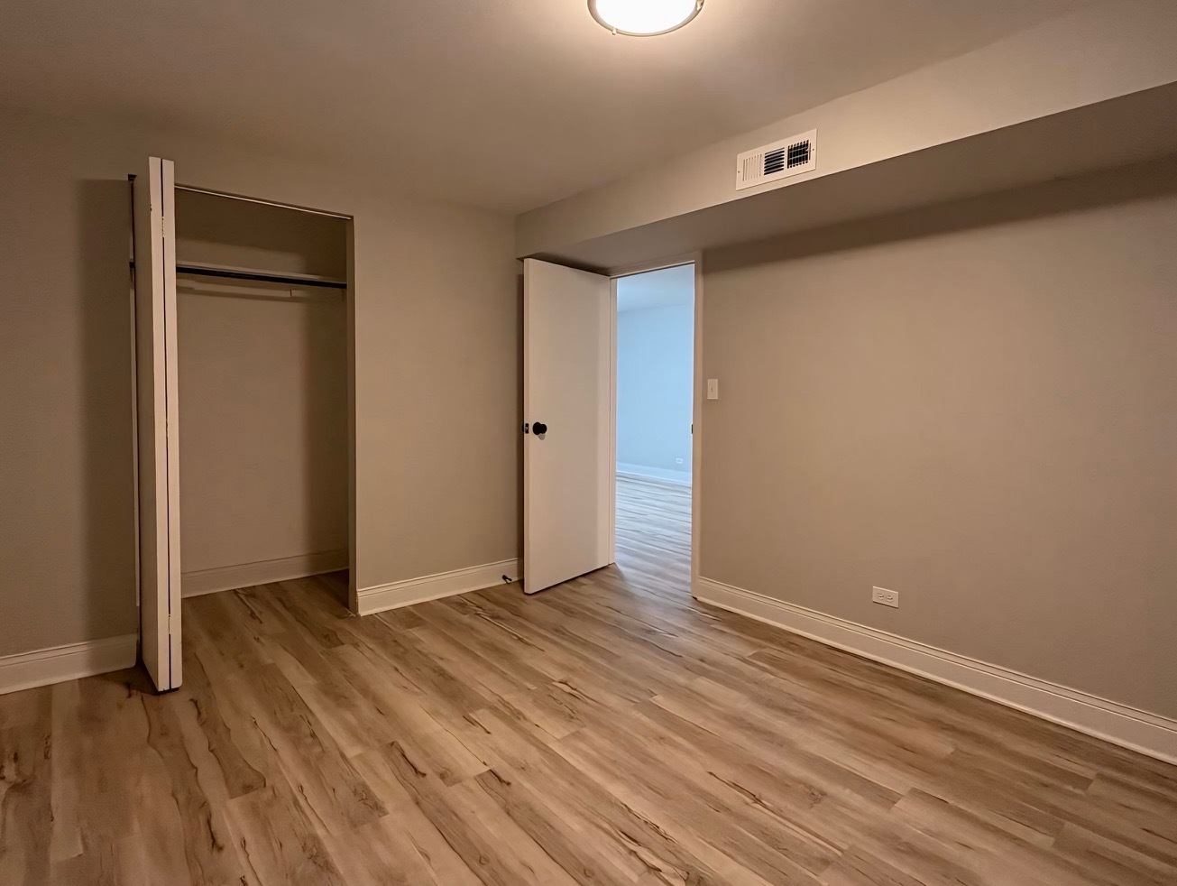 5206 W Eddy Street Unit: G