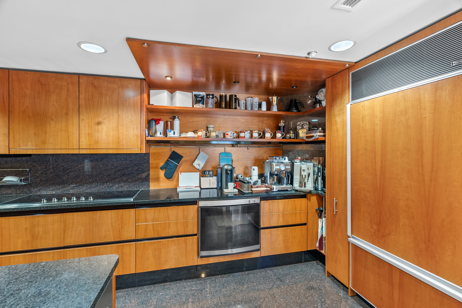 950 N Michigan Avenue Unit: 37F