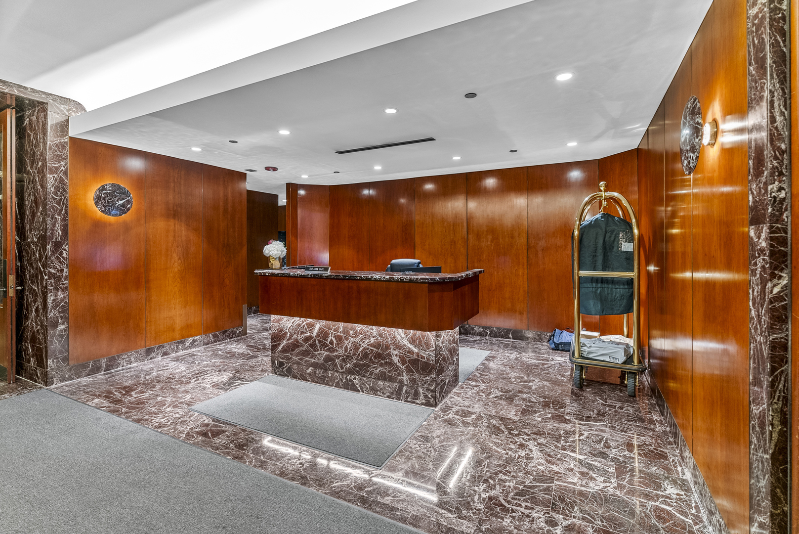 950 N Michigan Avenue Unit: 37F
