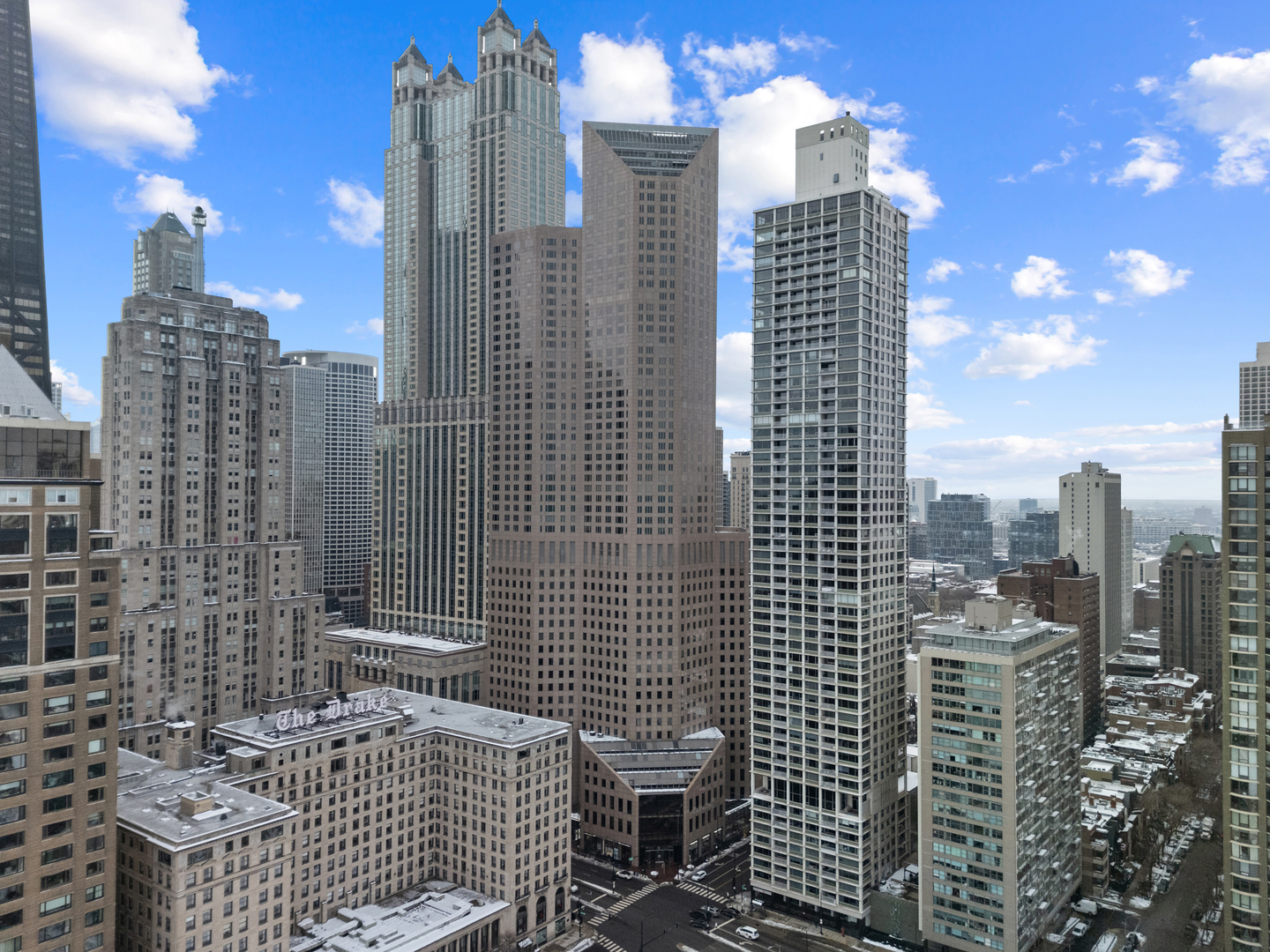 950 N Michigan Avenue Unit: 37F