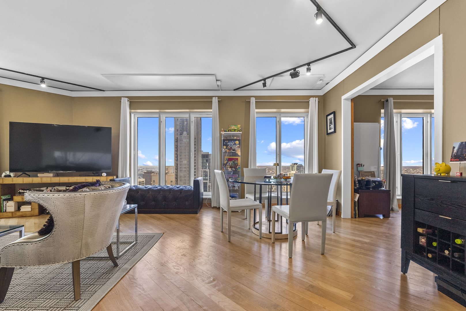950 N Michigan Avenue Unit: 37F