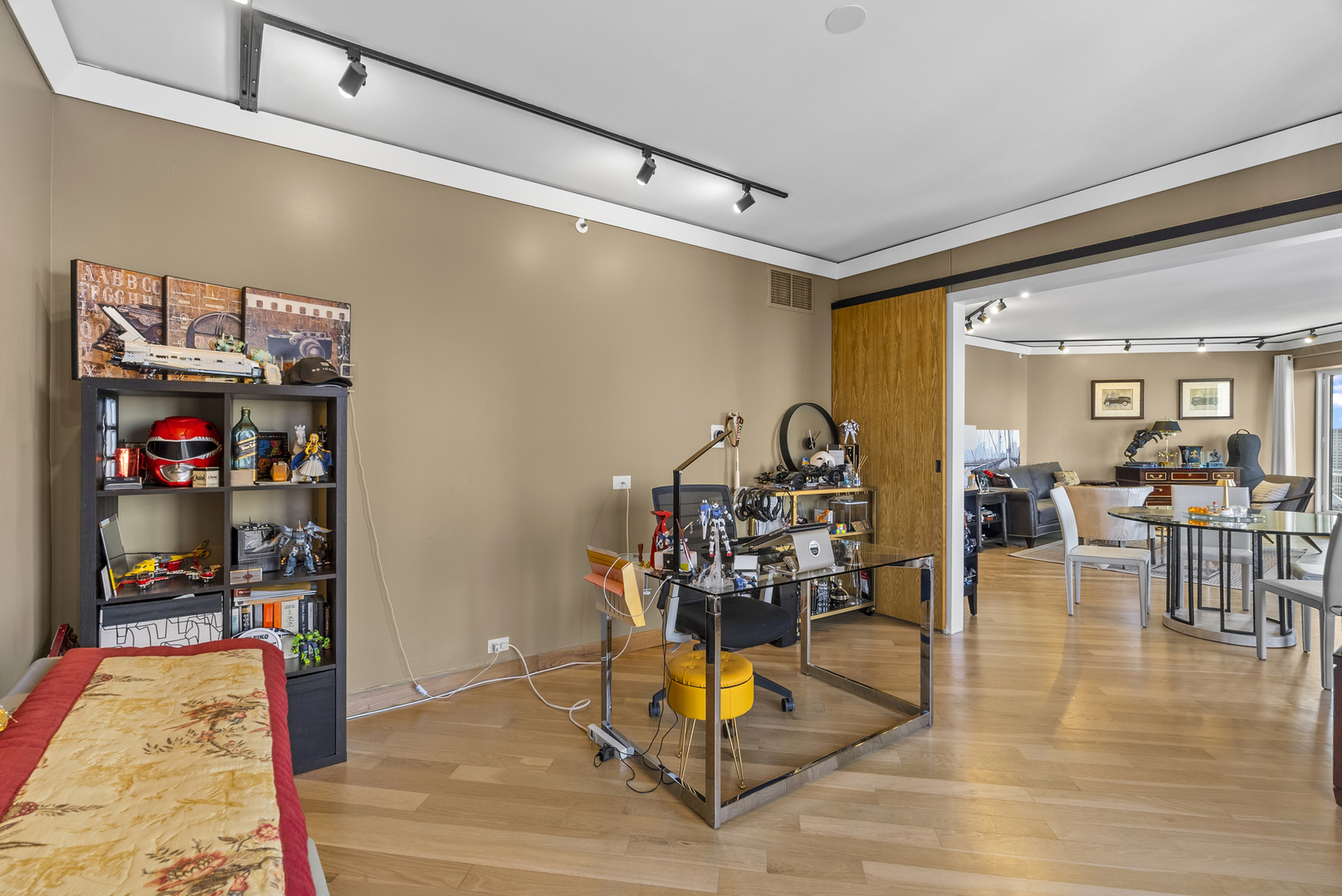 950 N Michigan Avenue Unit: 37F