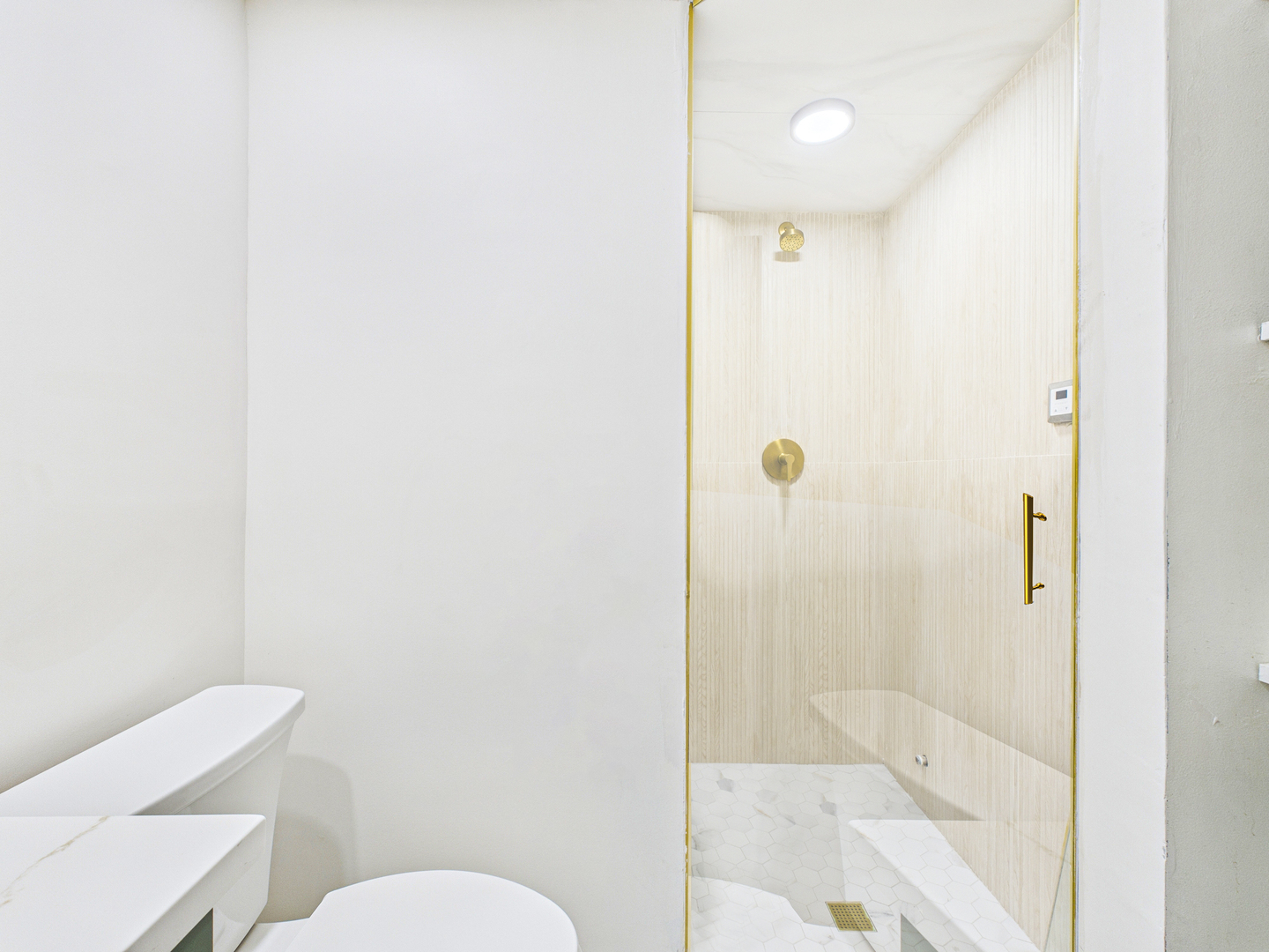 950 N Michigan Avenue Unit: 37F