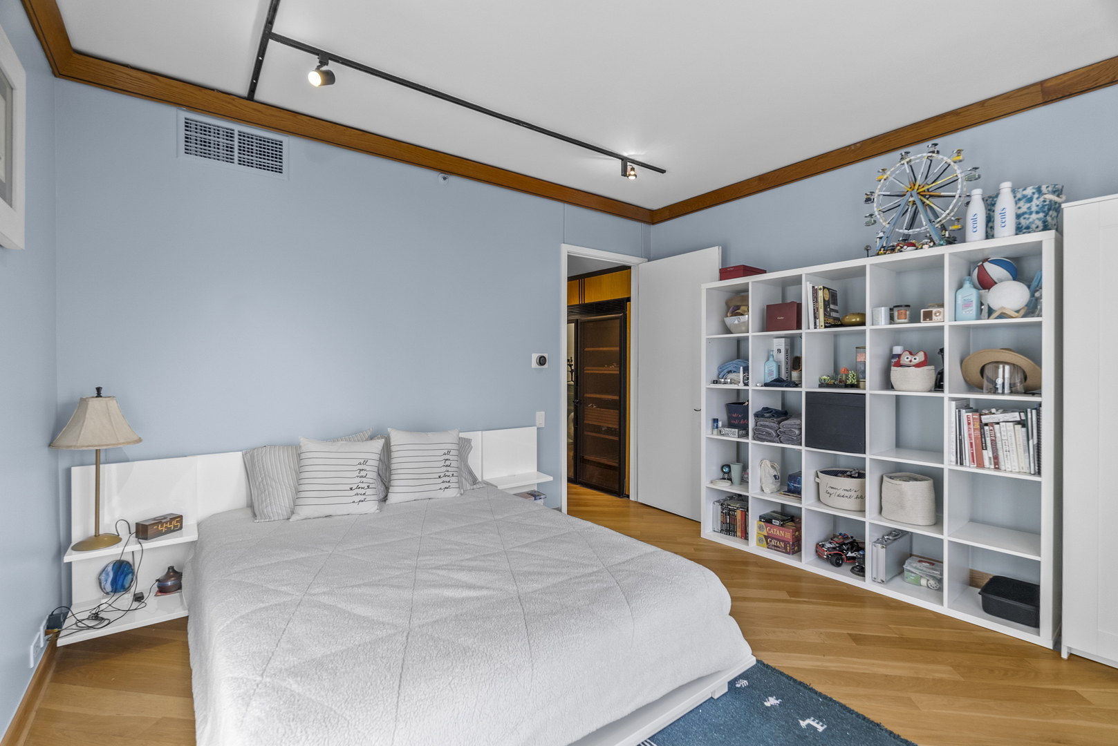 950 N Michigan Avenue Unit: 37F