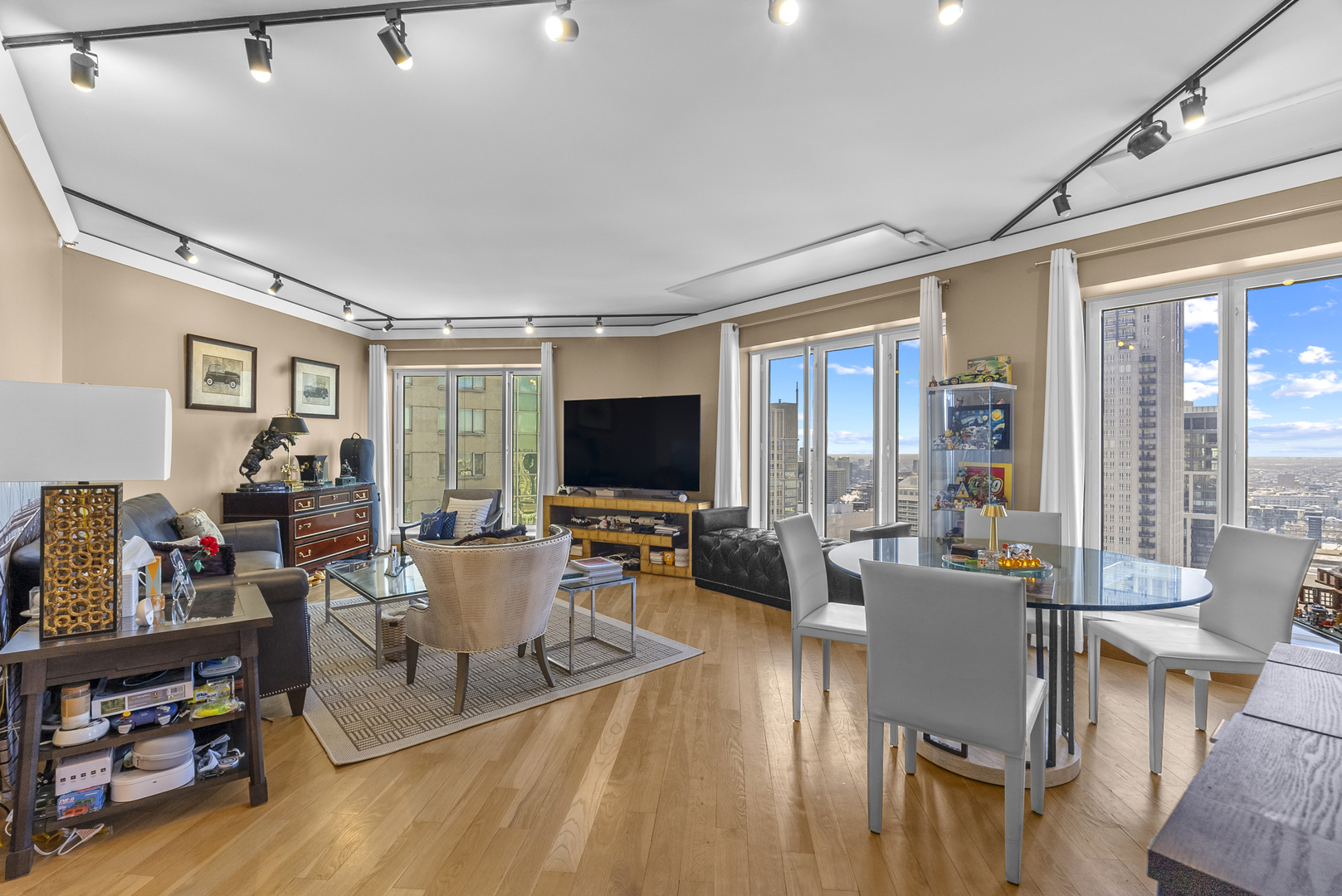 950 N Michigan Avenue Unit: 37F