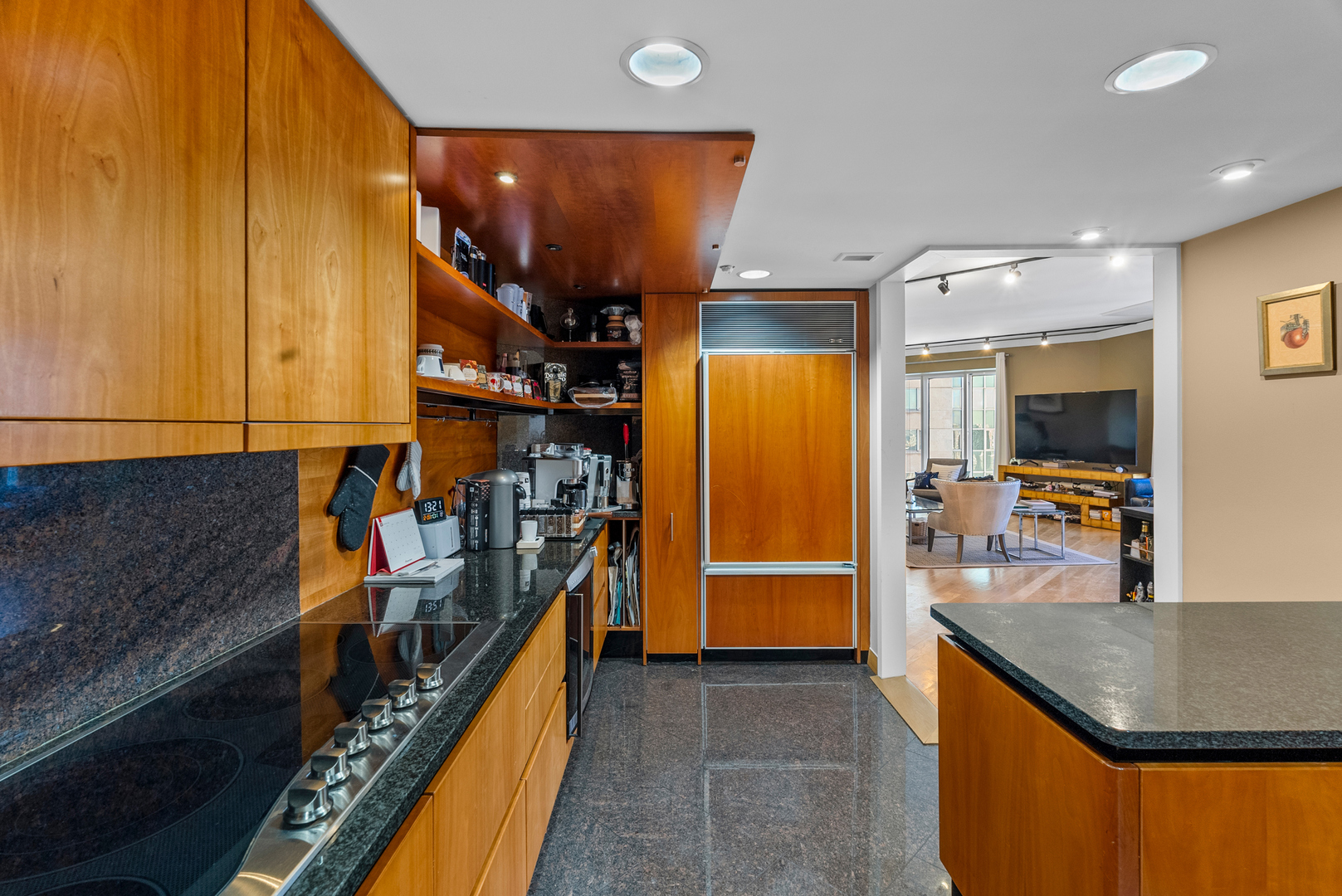 950 N Michigan Avenue Unit: 37F