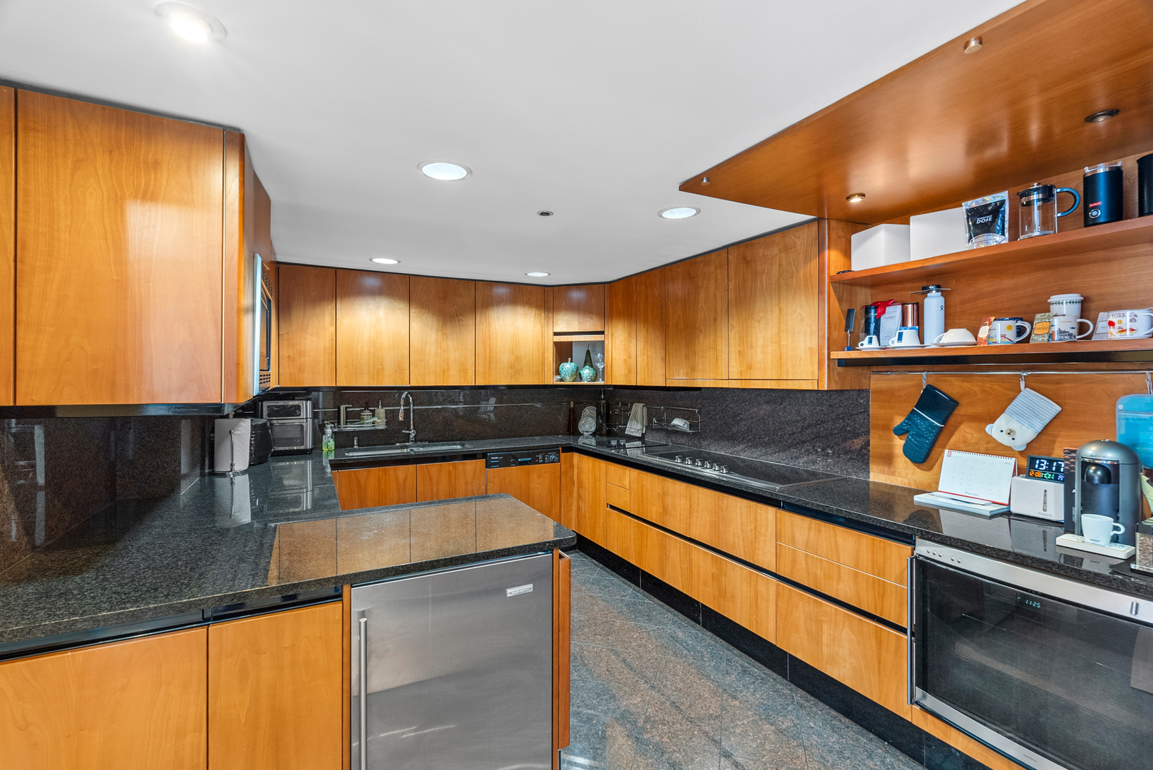 950 N Michigan Avenue Unit: 37F