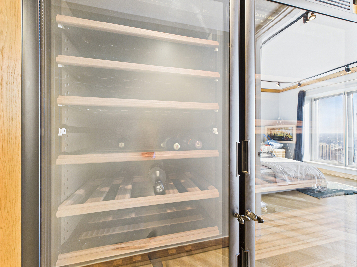950 N Michigan Avenue Unit: 37F