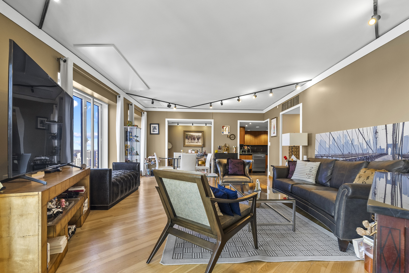 950 N Michigan Avenue Unit: 37F