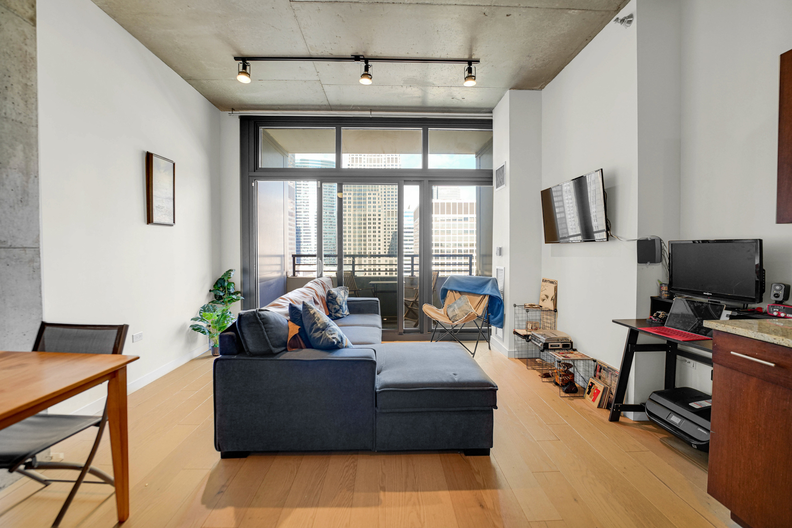 235 W VAN BUREN Street Unit: 2721