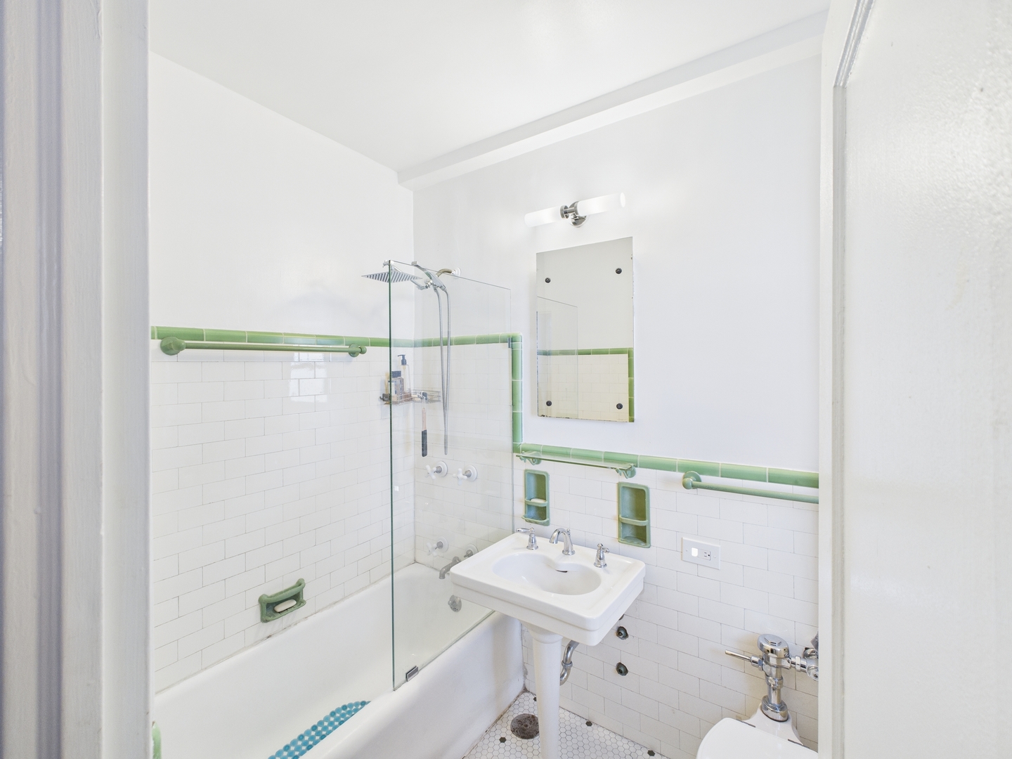 7321 S South Shore Dr Unit: 7D