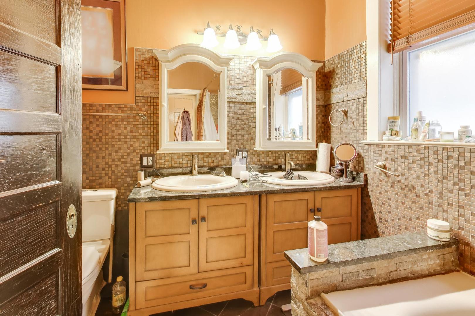 4507 S Michigan Avenue