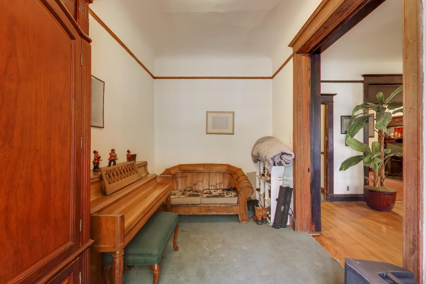 4507 S Michigan Avenue