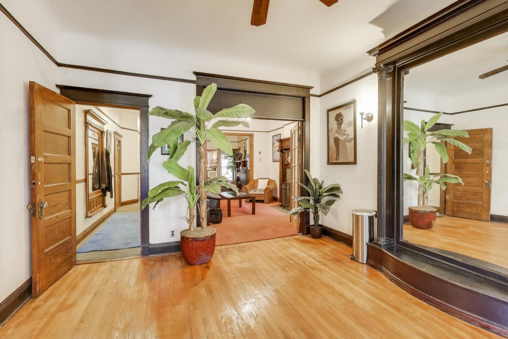 4507 S Michigan Avenue