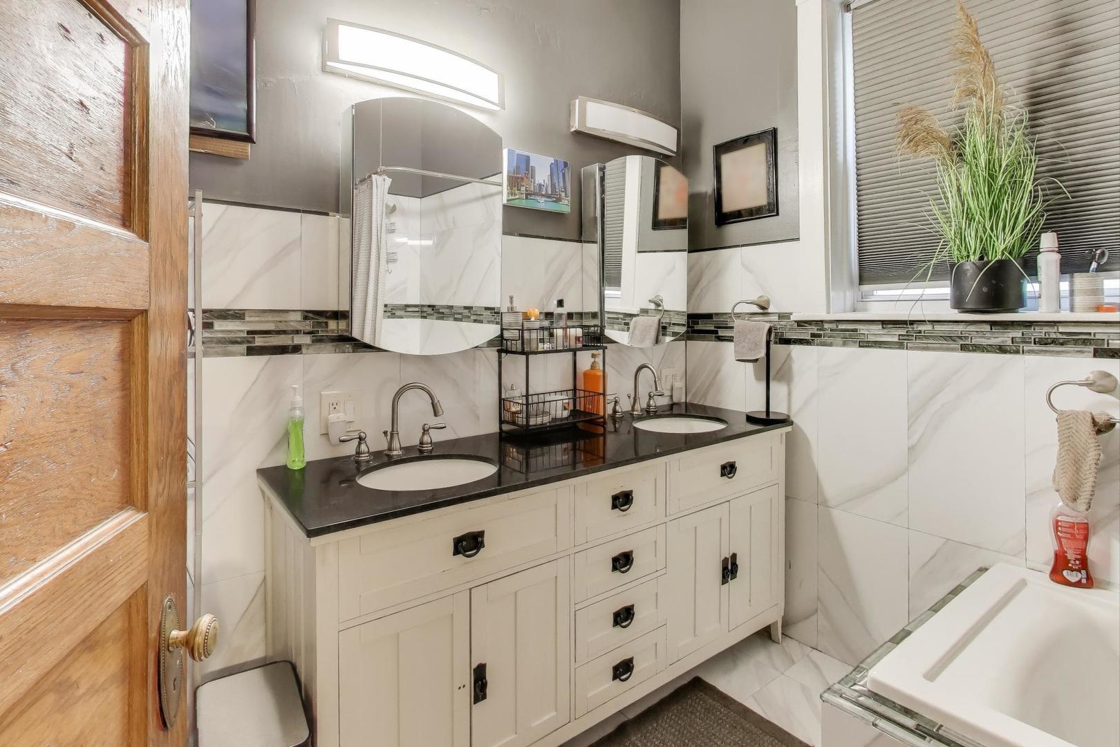 4507 S Michigan Avenue