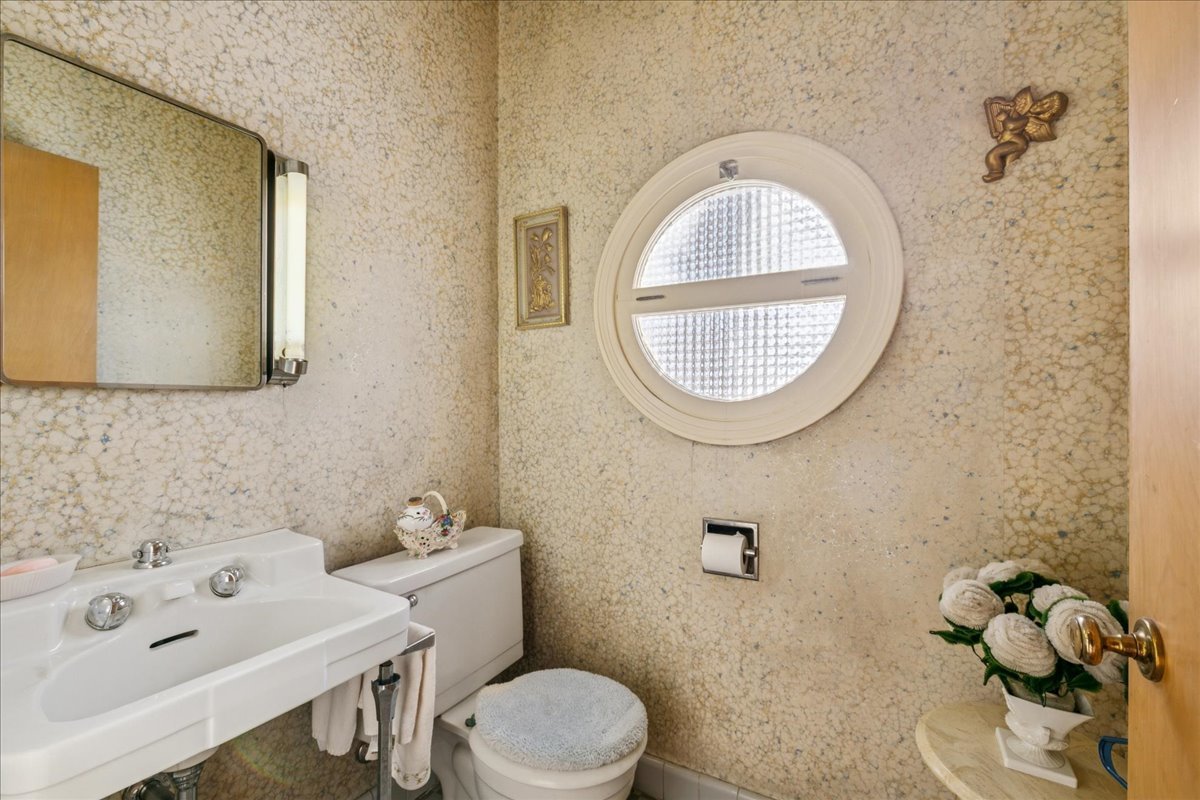 12157 S Perry Avenue