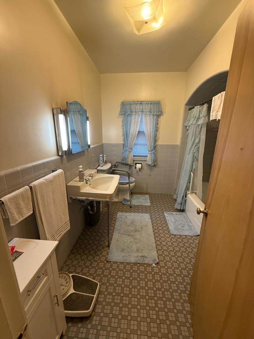 12157 S Perry Avenue