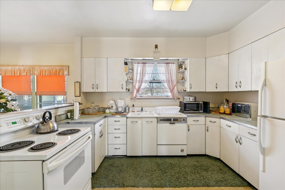 12157 S Perry Avenue