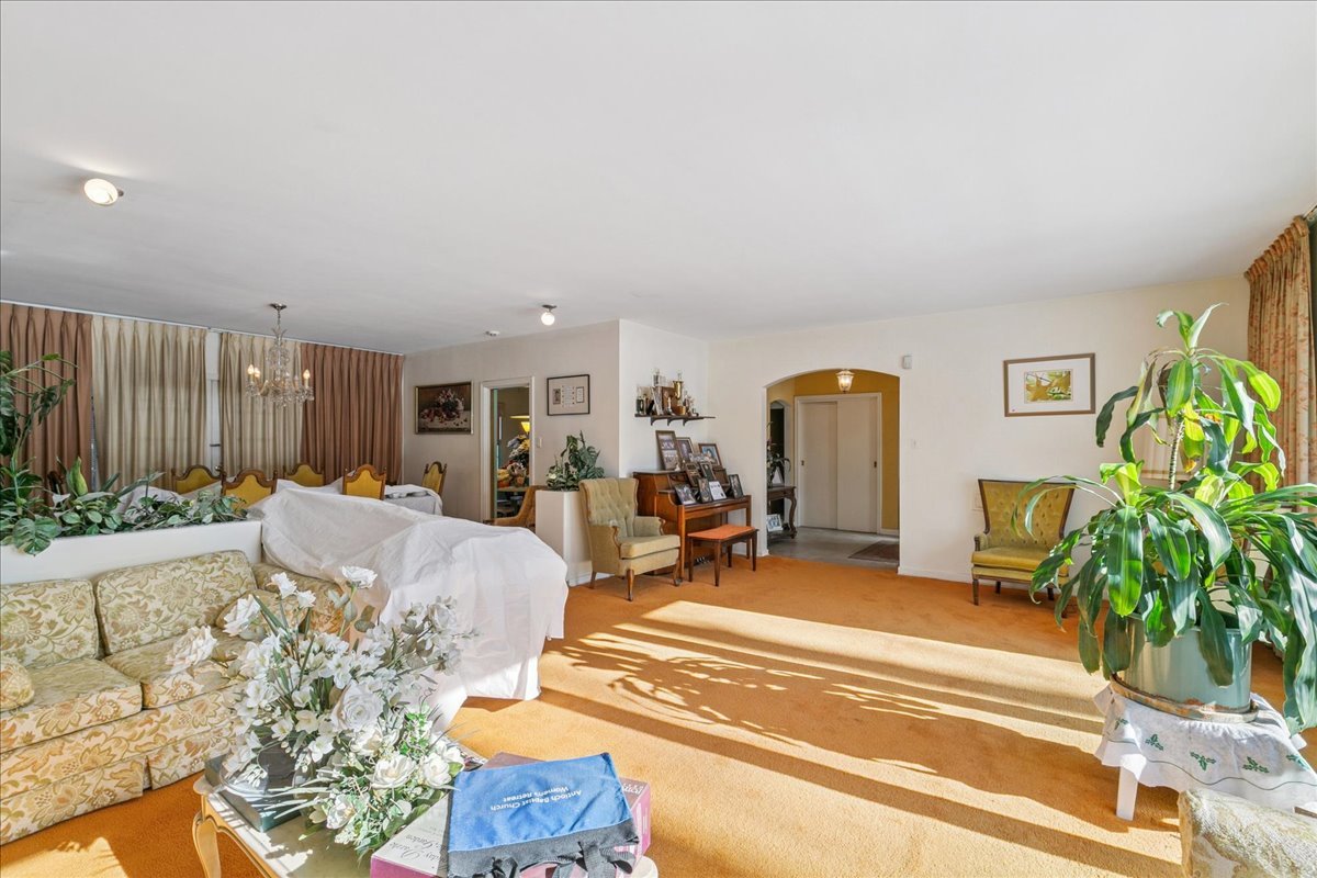 12157 S Perry Avenue