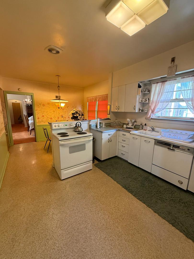 12157 S Perry Avenue