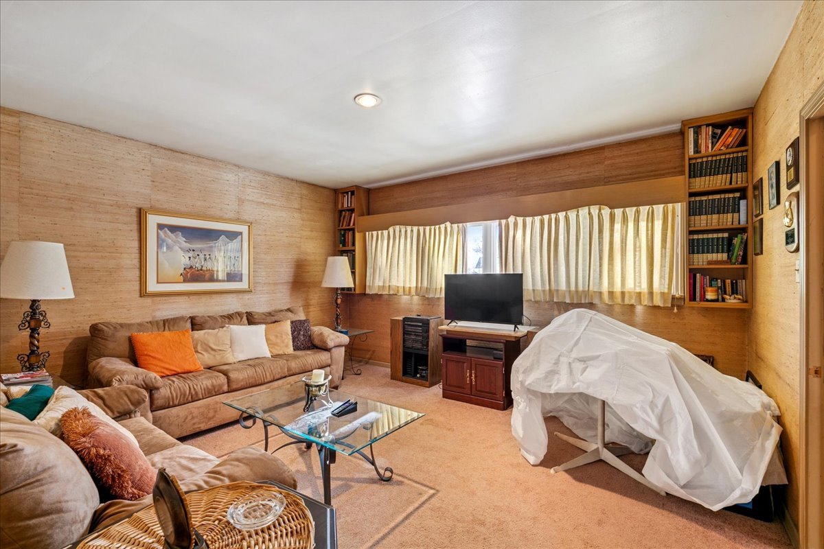 12157 S Perry Avenue