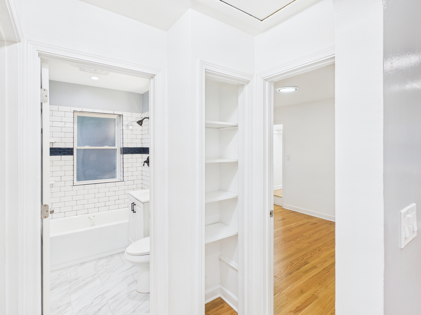 10036 S Saint Lawrence Avenue