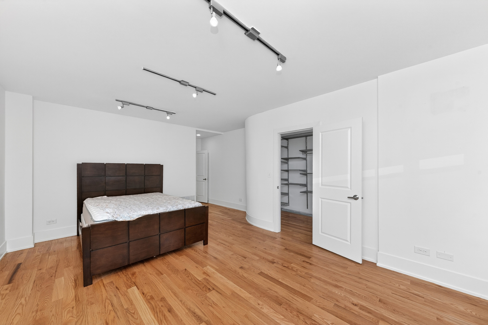 626 E Oakwood Boulevard