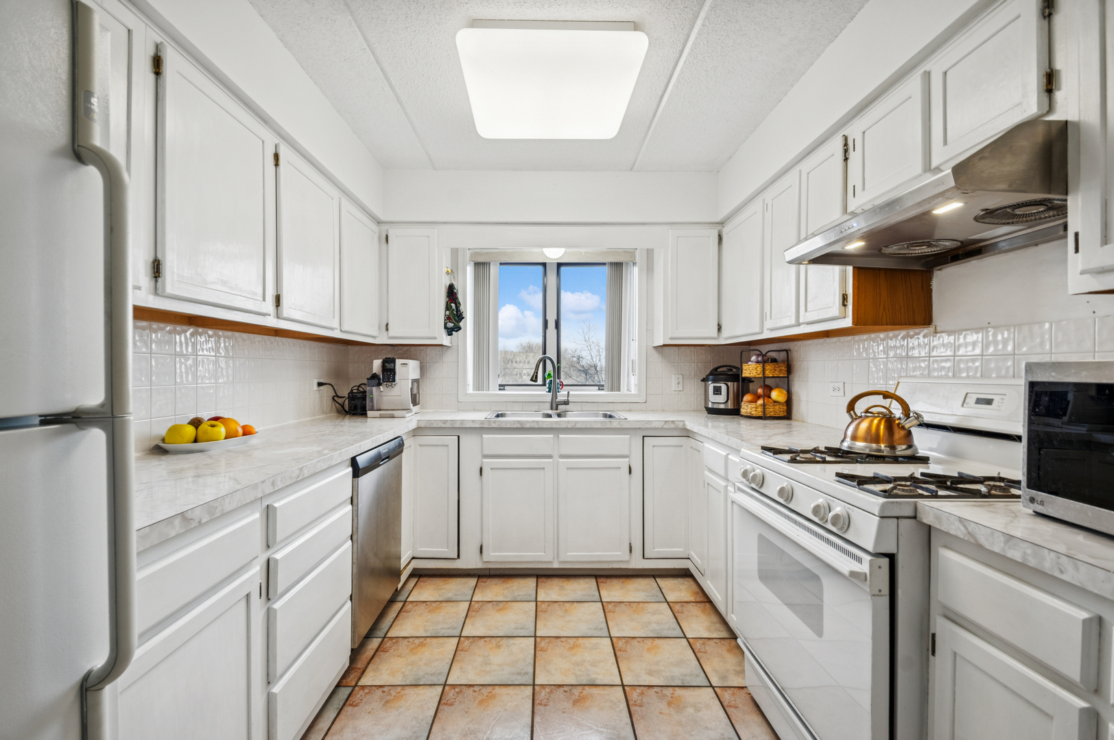 6400 W Berteau Avenue Unit: 308