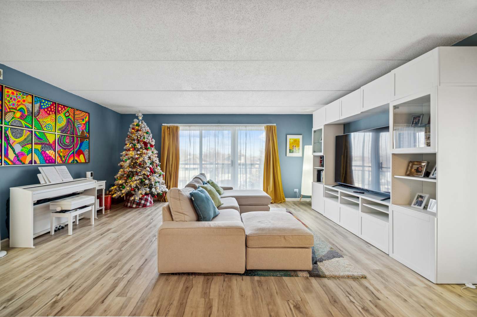 6400 W Berteau Avenue Unit: 308