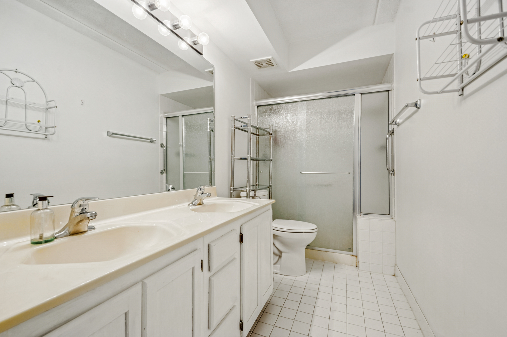 6400 W Berteau Avenue Unit: 308