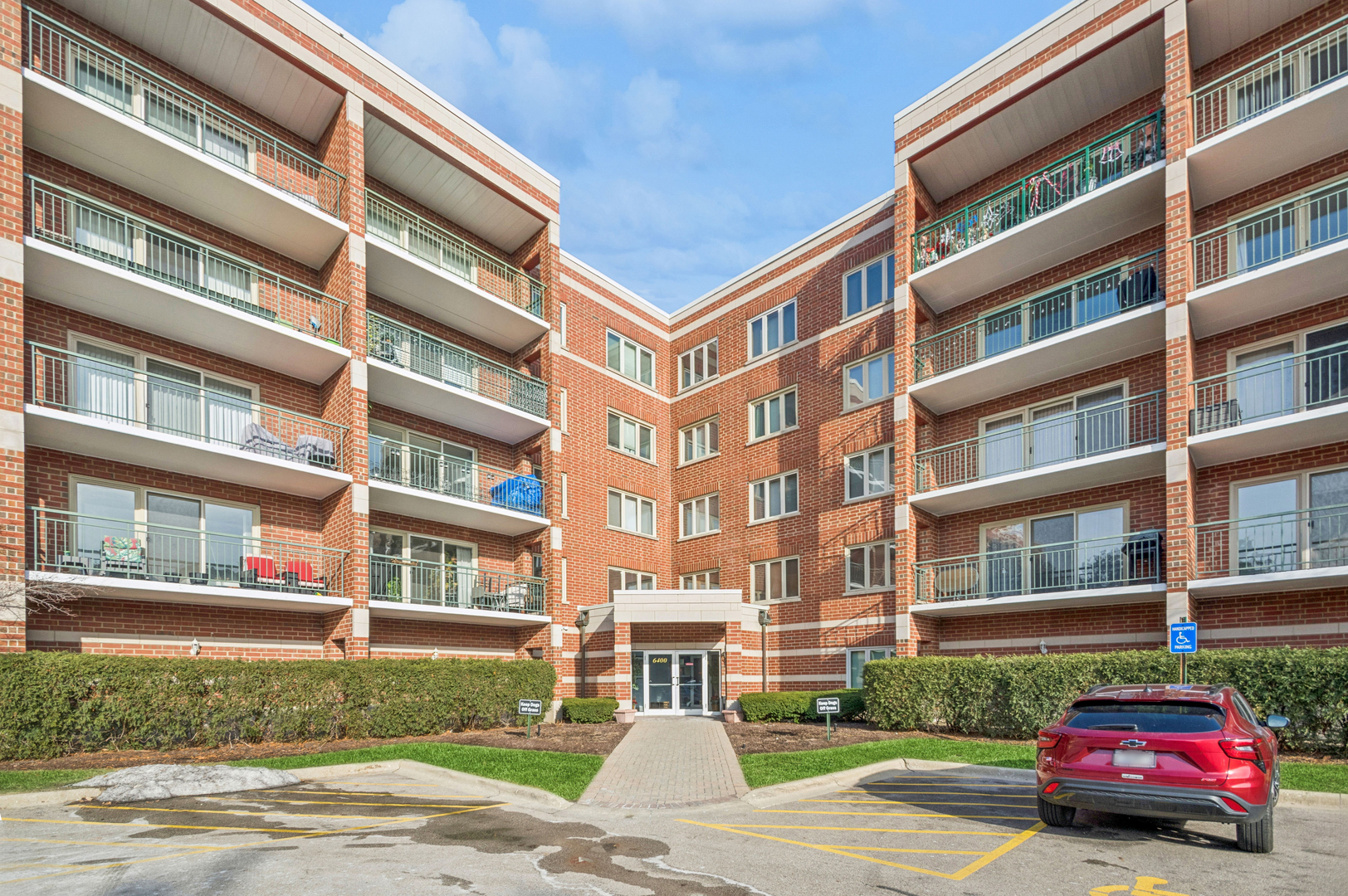 6400 W Berteau Avenue Unit: 308