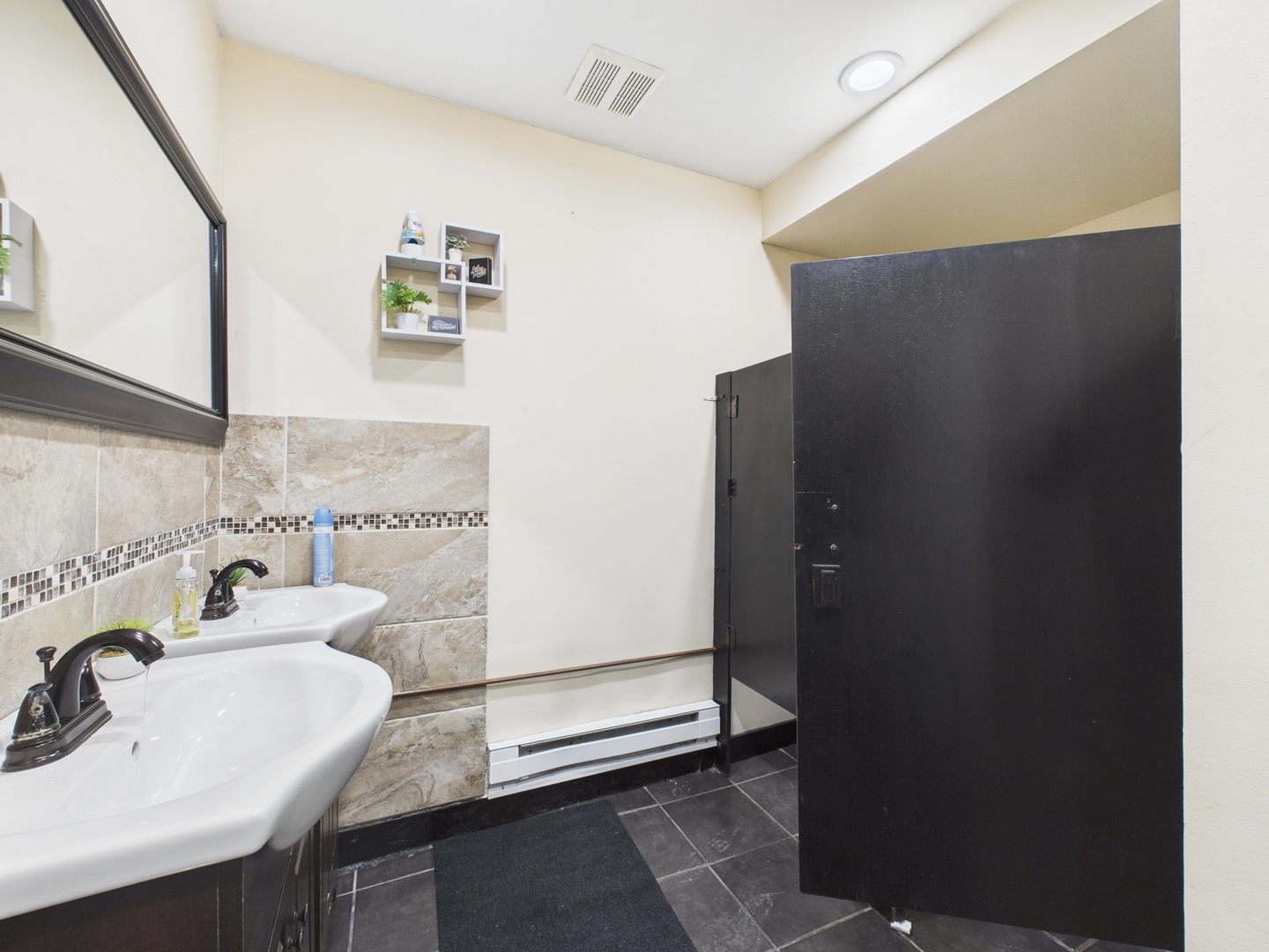 1651 N Karlov Avenue