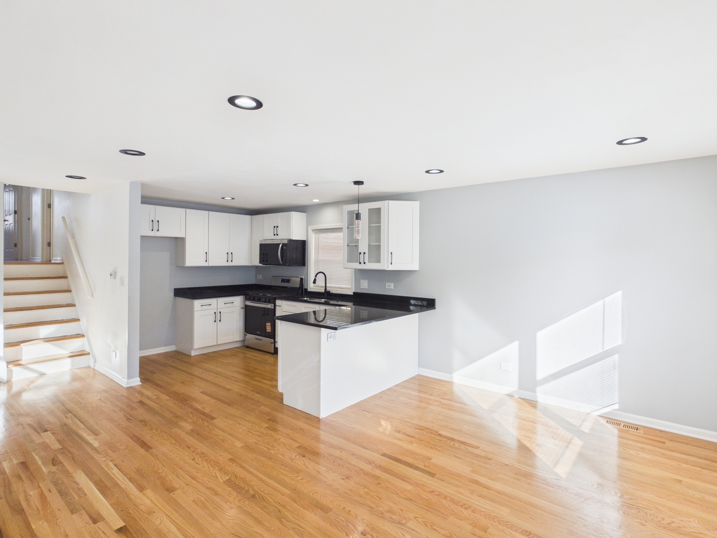 7230 S Champlain Avenue