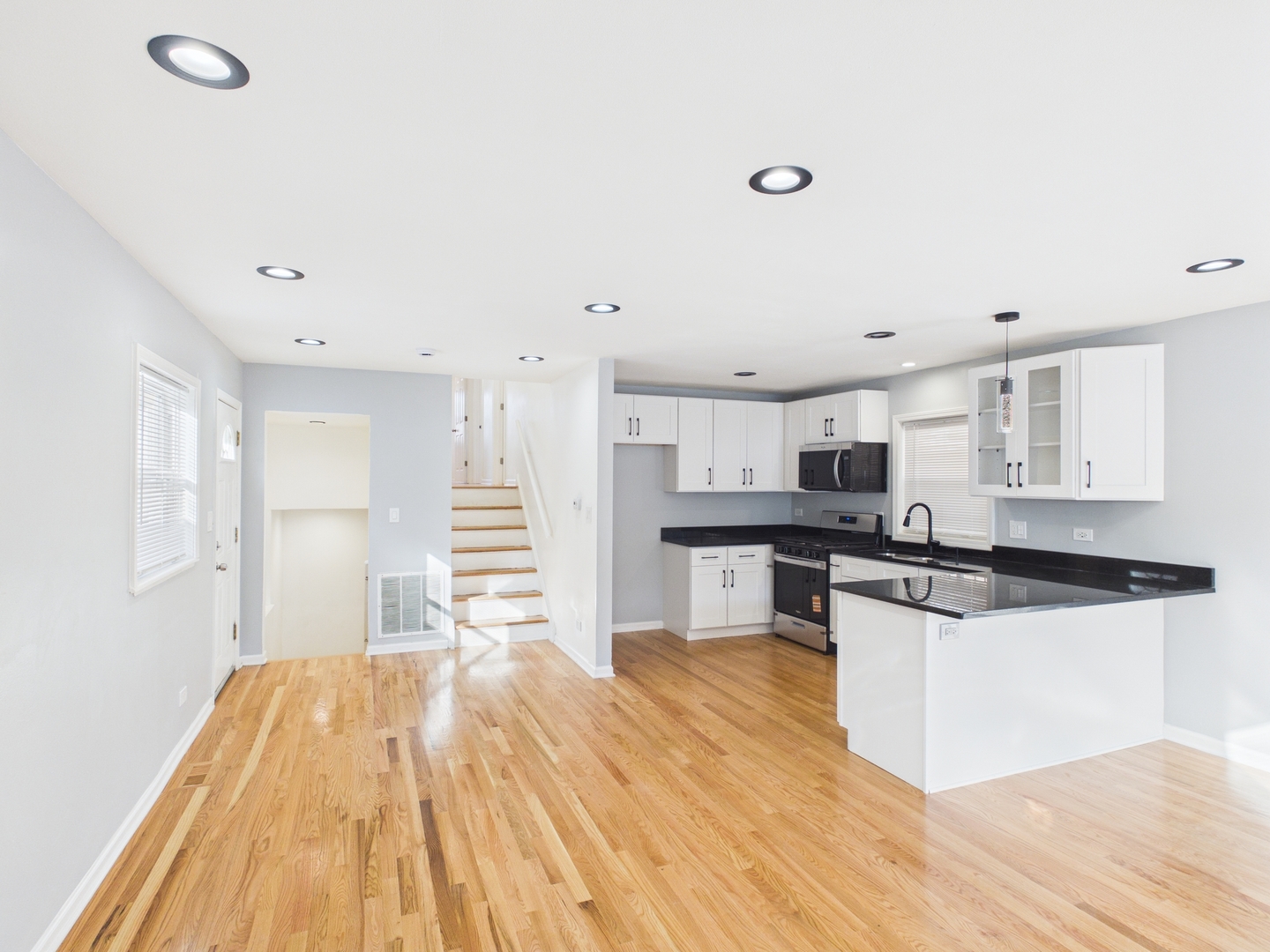 7230 S Champlain Avenue