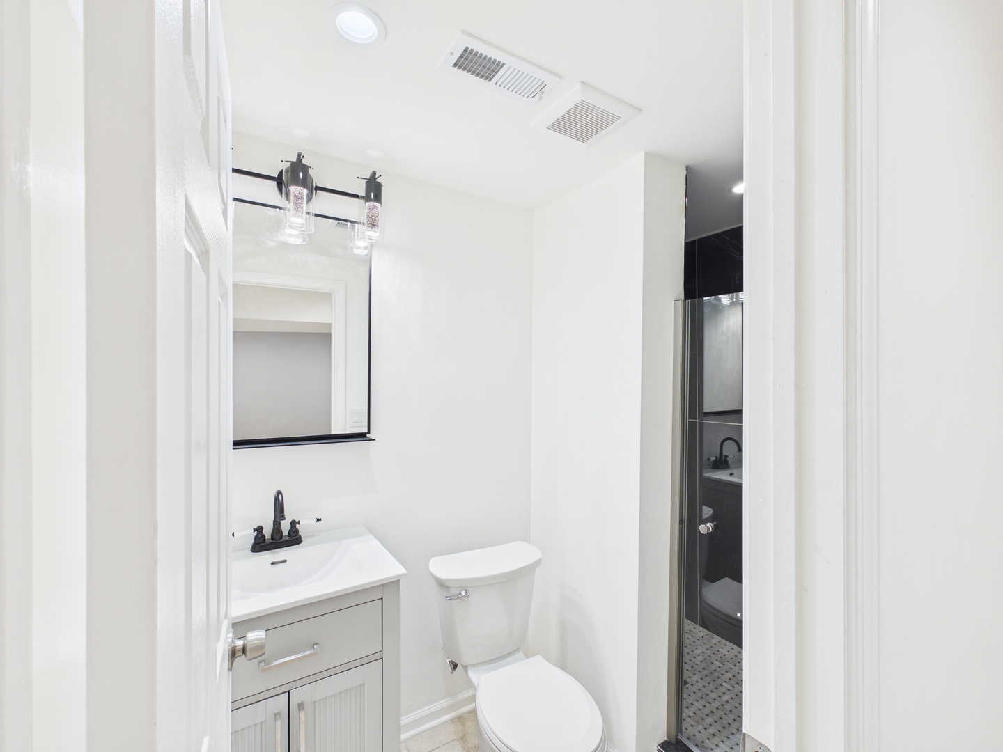 7230 S Champlain Avenue