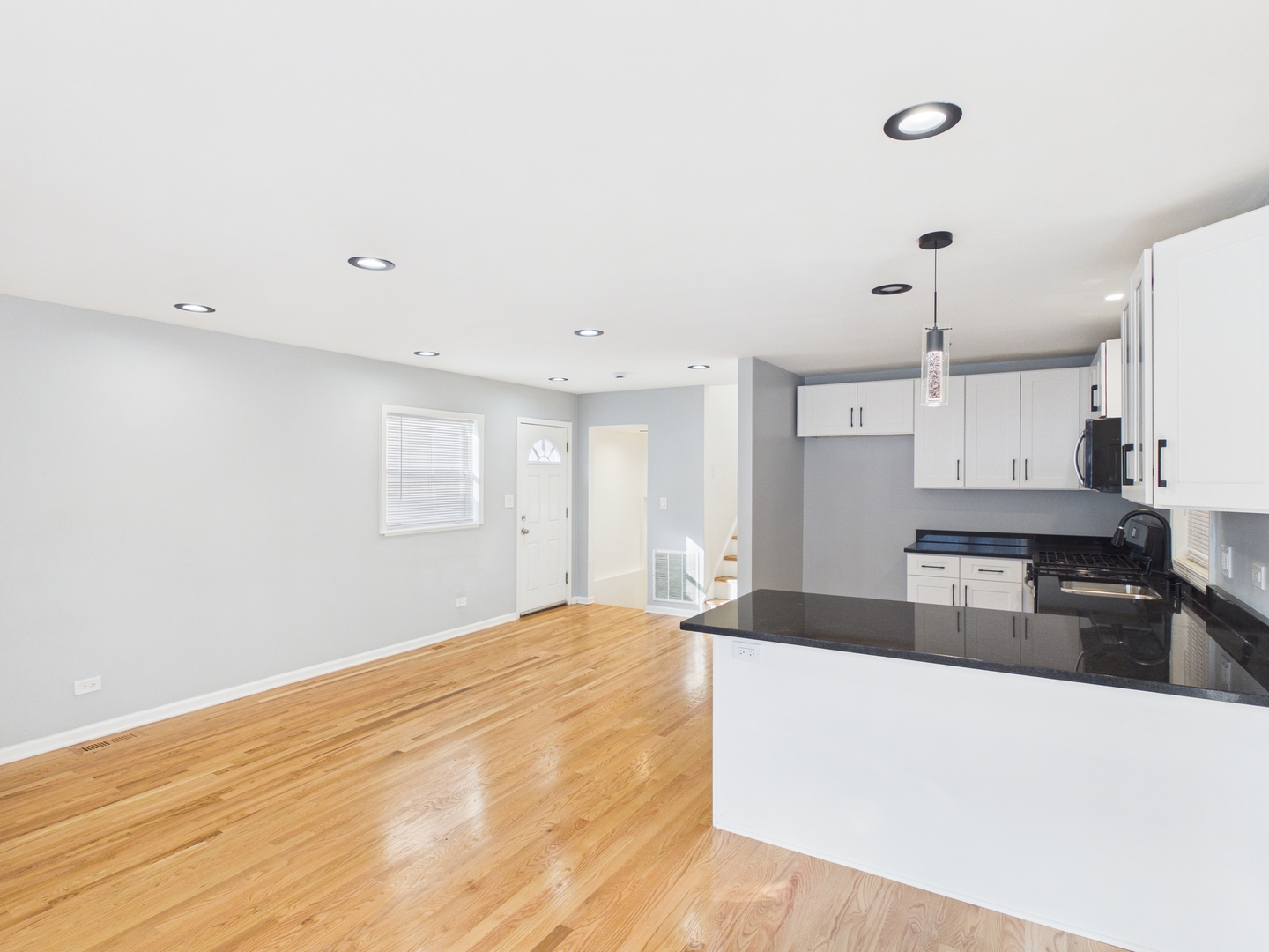 7230 S Champlain Avenue