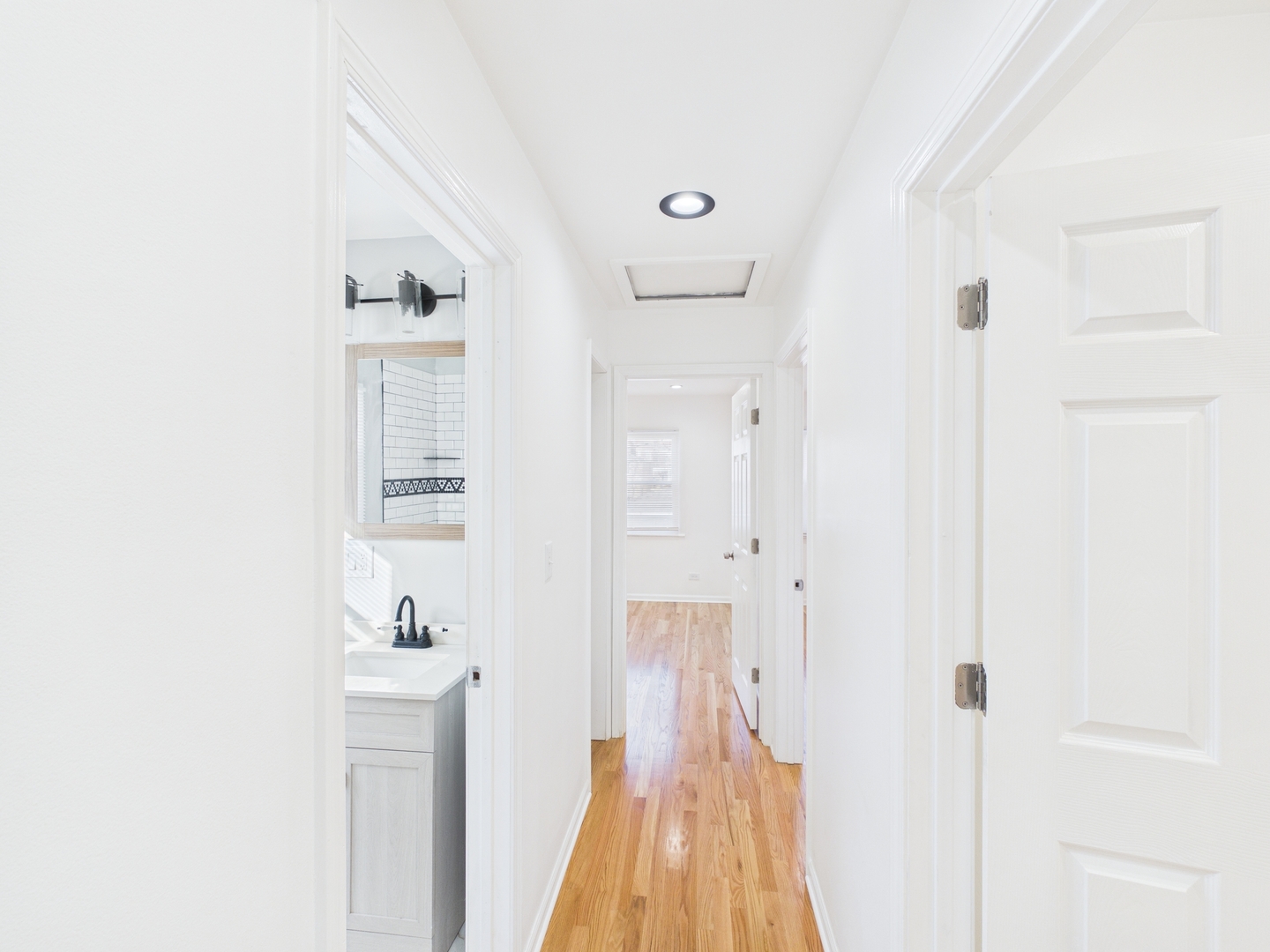 7230 S Champlain Avenue