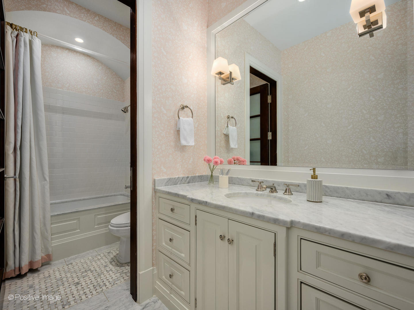 1919 N SHEFFIELD Avenue Unit: 2