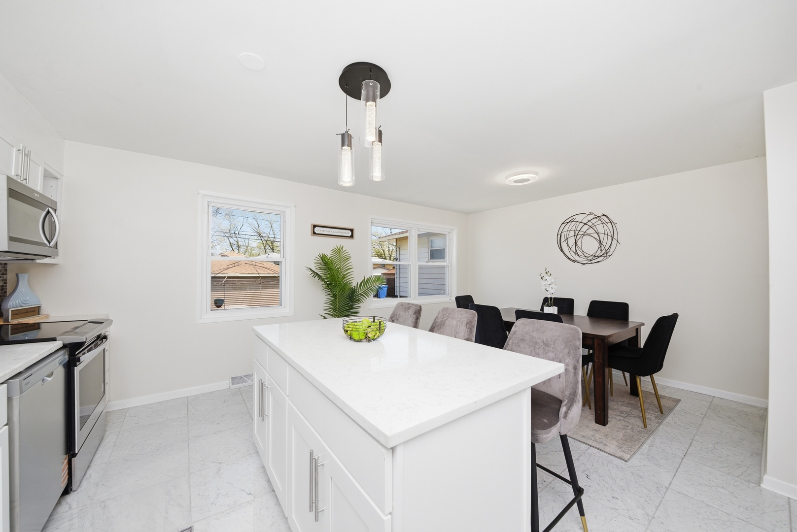 11603 S Loomis Street