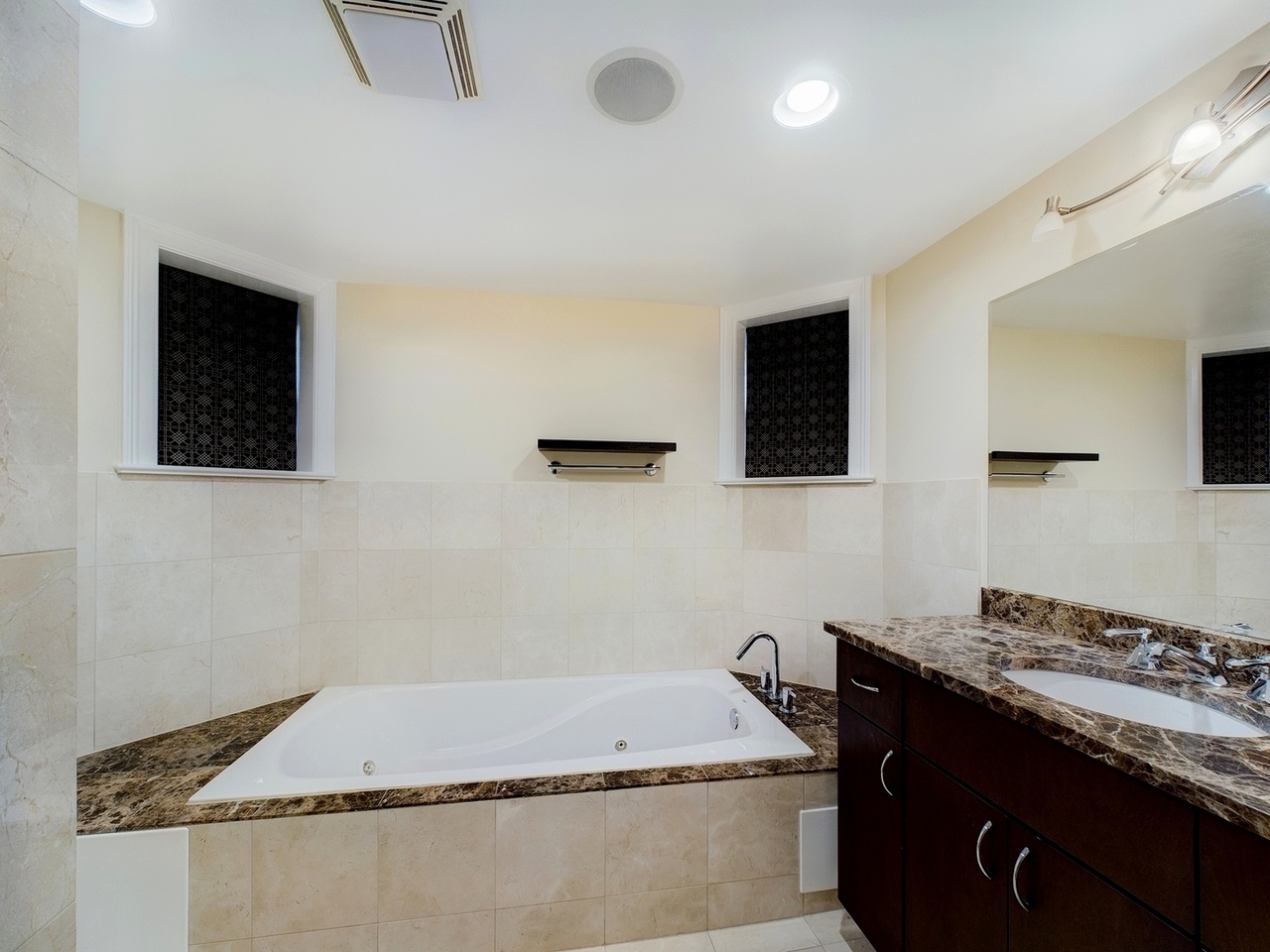 632 W Barry Avenue W Unit: GS