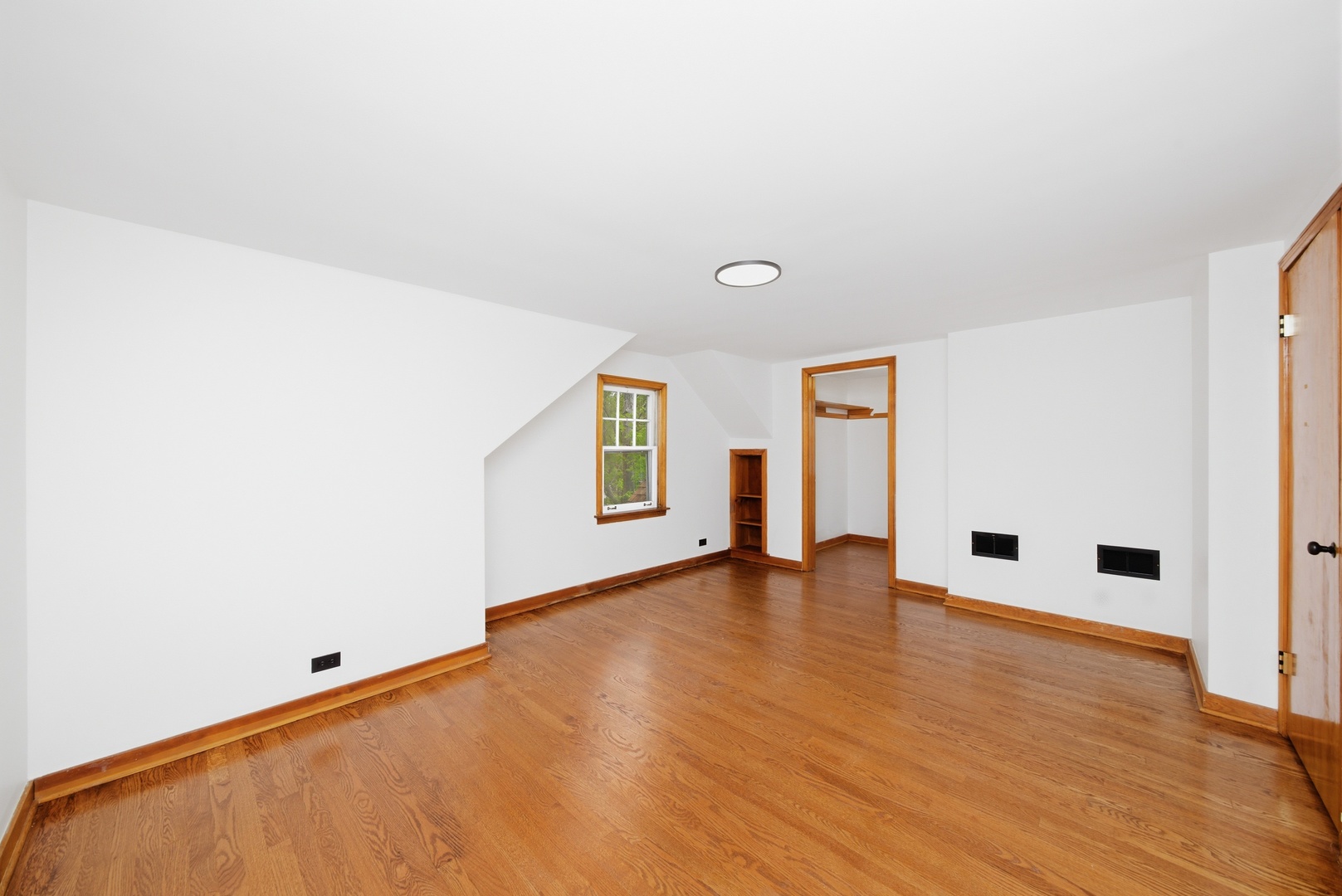 18409 Oakwood Avenue