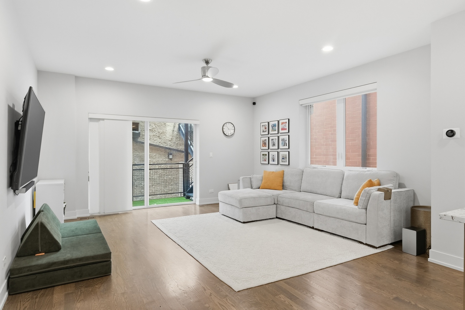 2743 N Ashland Avenue Unit: 1S