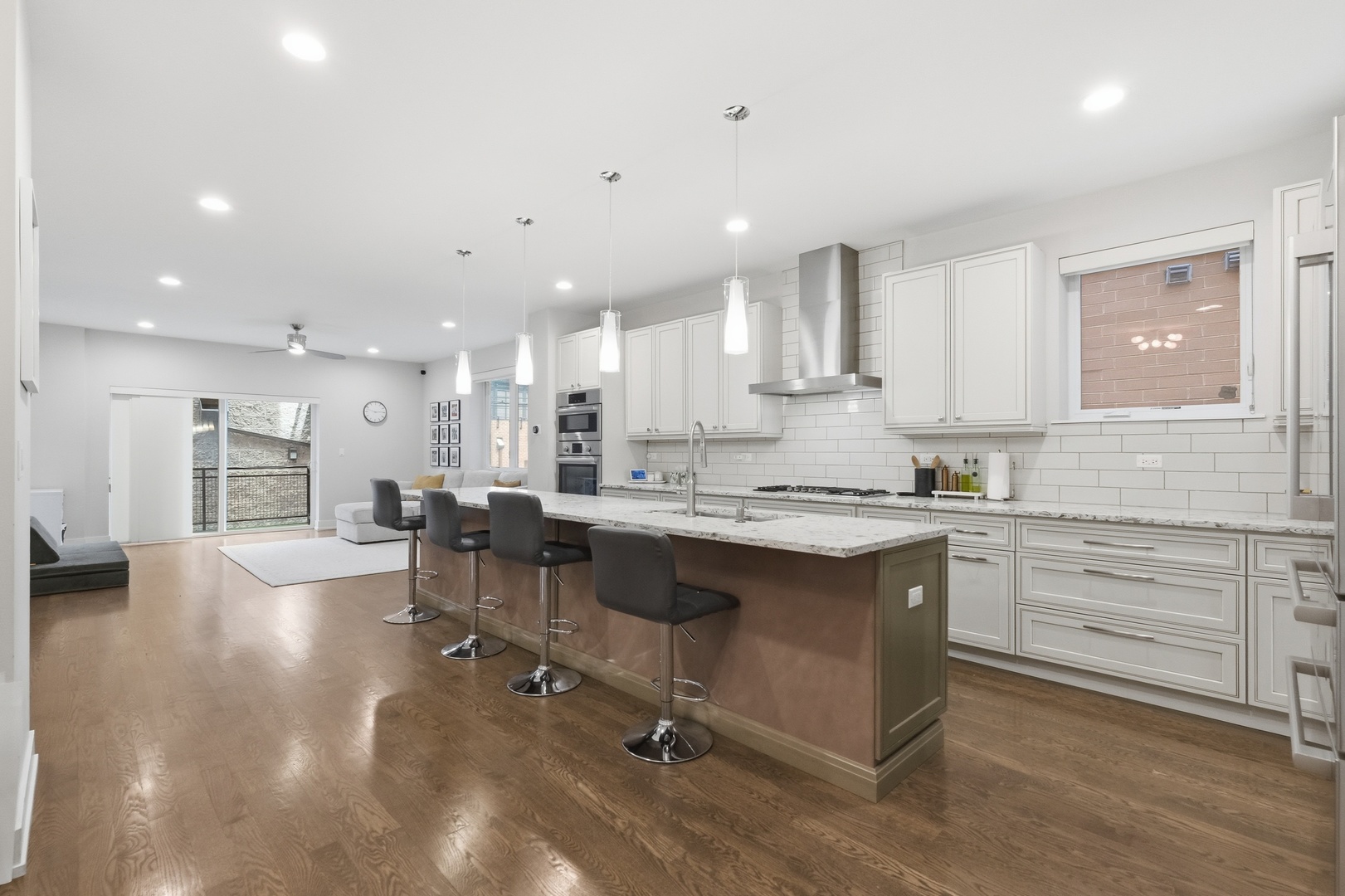 2743 N Ashland Avenue Unit: 1S